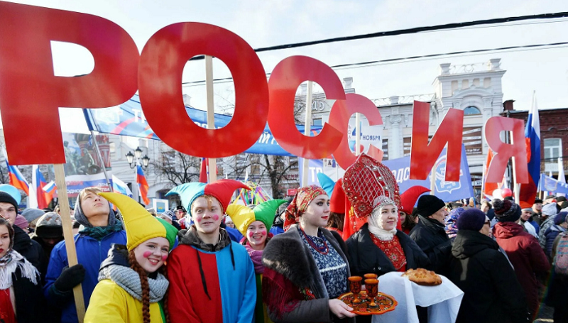 В России как всегда чествуют праздники. Источник ЦиК (ценаикачество.рф)